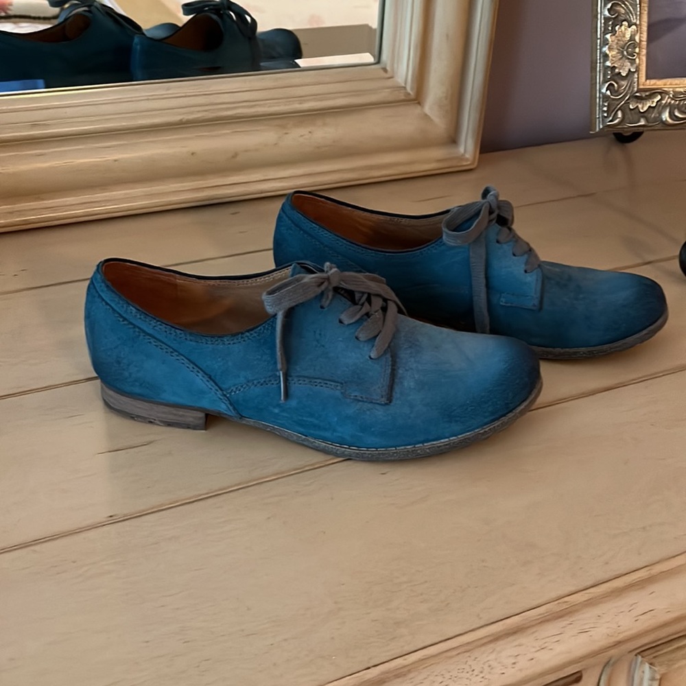 Naya Suede Oxfords.   New without Box